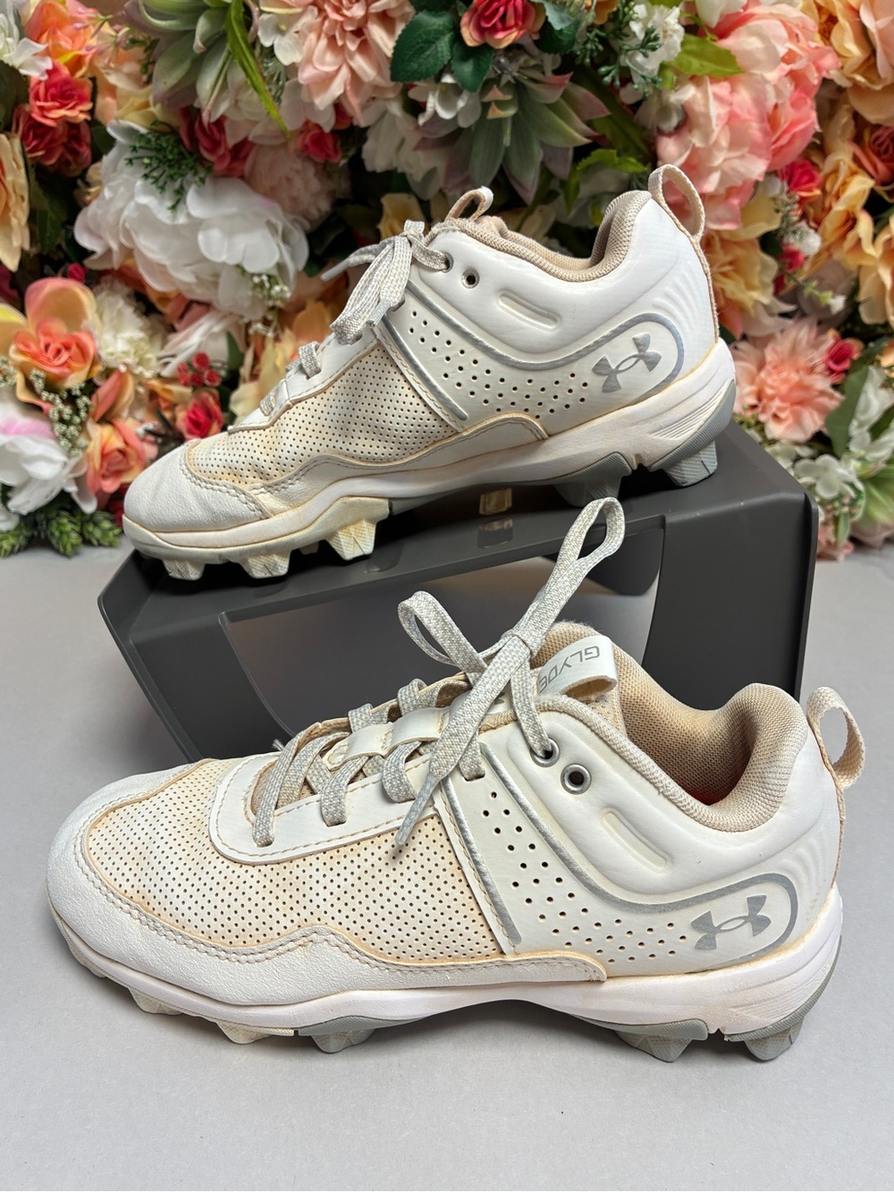 Under Armour Glyde RM Jr Softball Cleats White Silver Girls Youth 3Y Molded